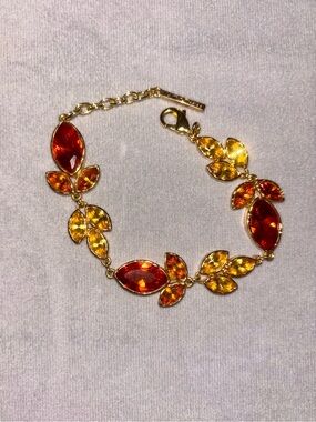 NWOT T Tahari Botanical Leaf Cluster Crystal Link Bracelet Gold Tone